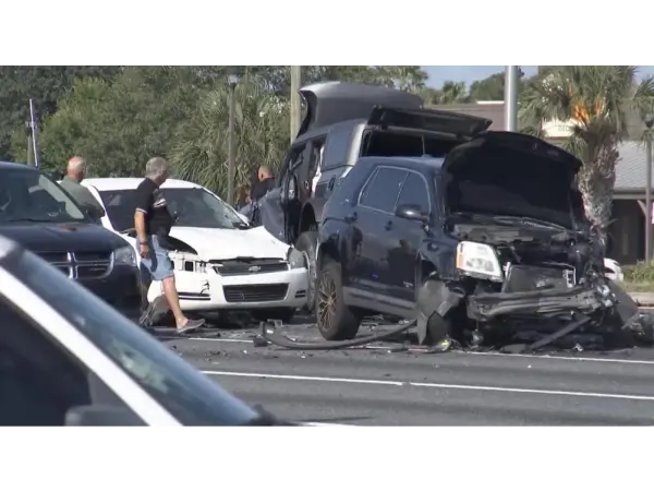 Teip Sléibhe Tarchuir Ford Bronco 2025: Aláram Pobail Sparks Gar-Rollover Easbhóthair